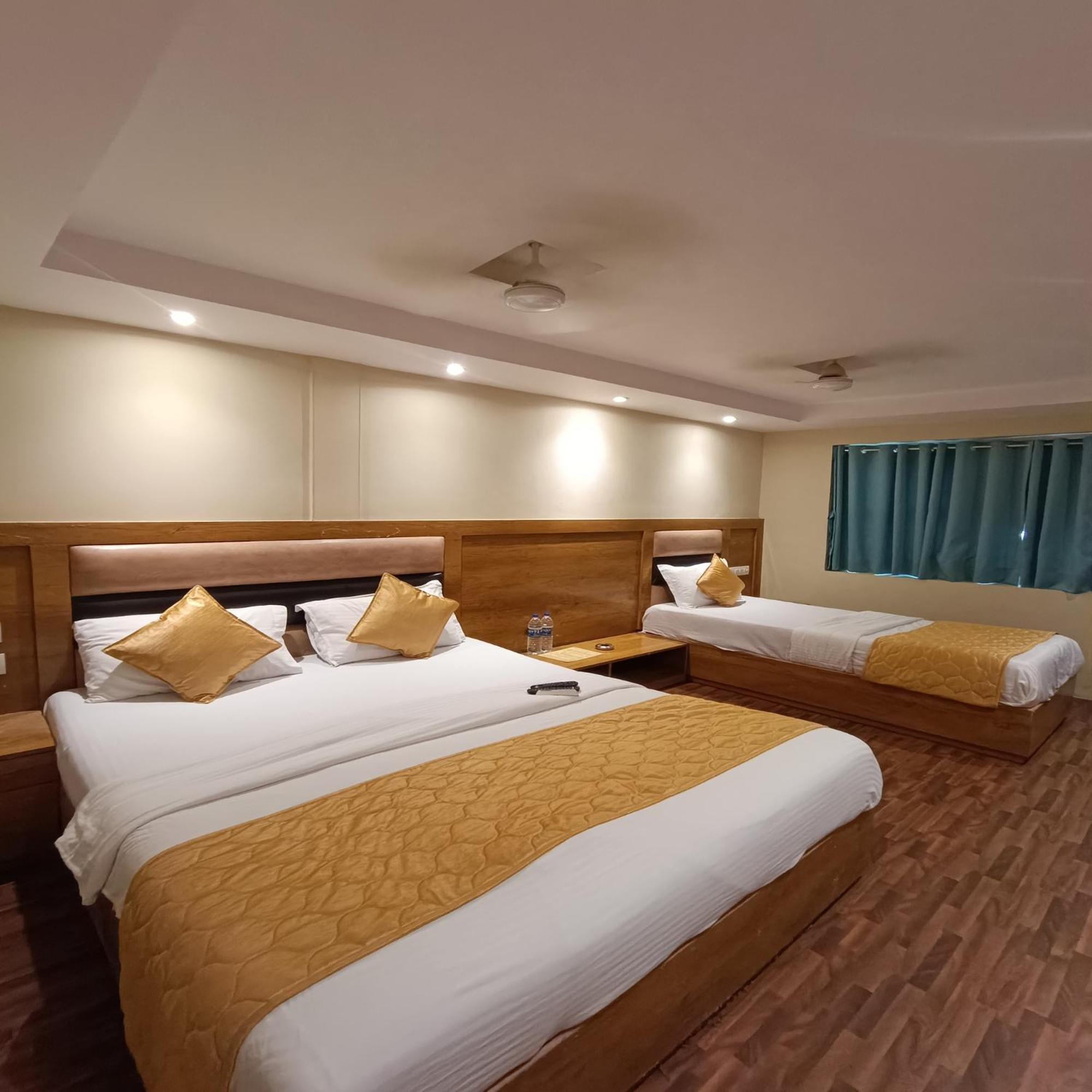 Rk Hotel-Near Grant Road Railway Station Bombay Exterior foto