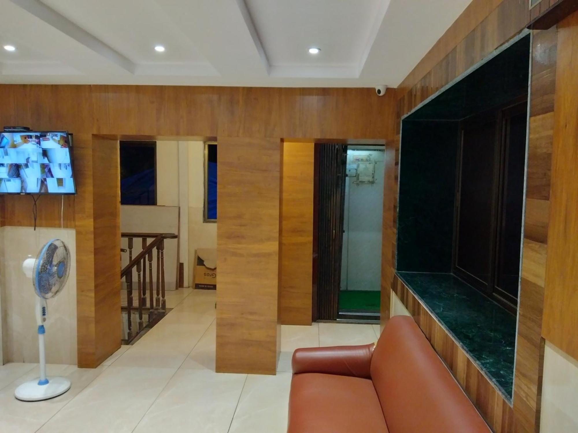 Rk Hotel-Near Grant Road Railway Station Bombay Exterior foto